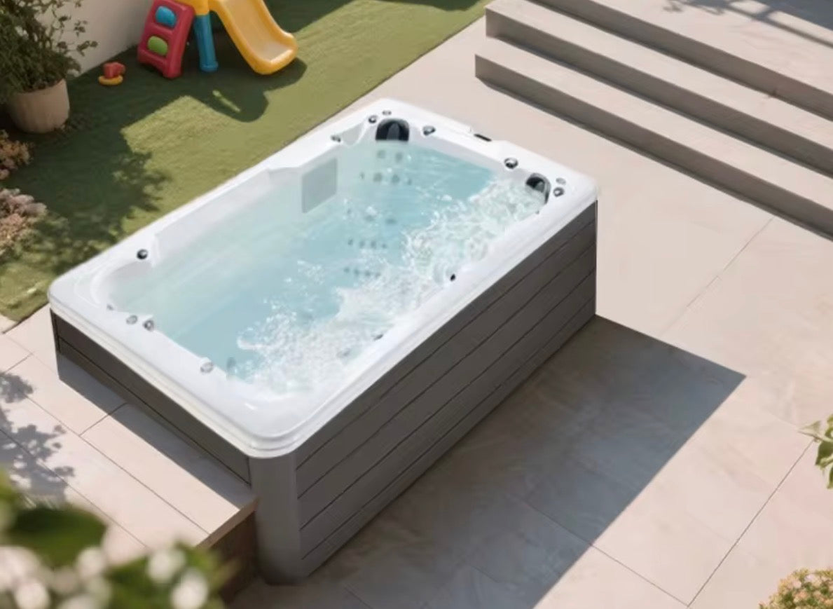 Luxury Hot Tub (XL)